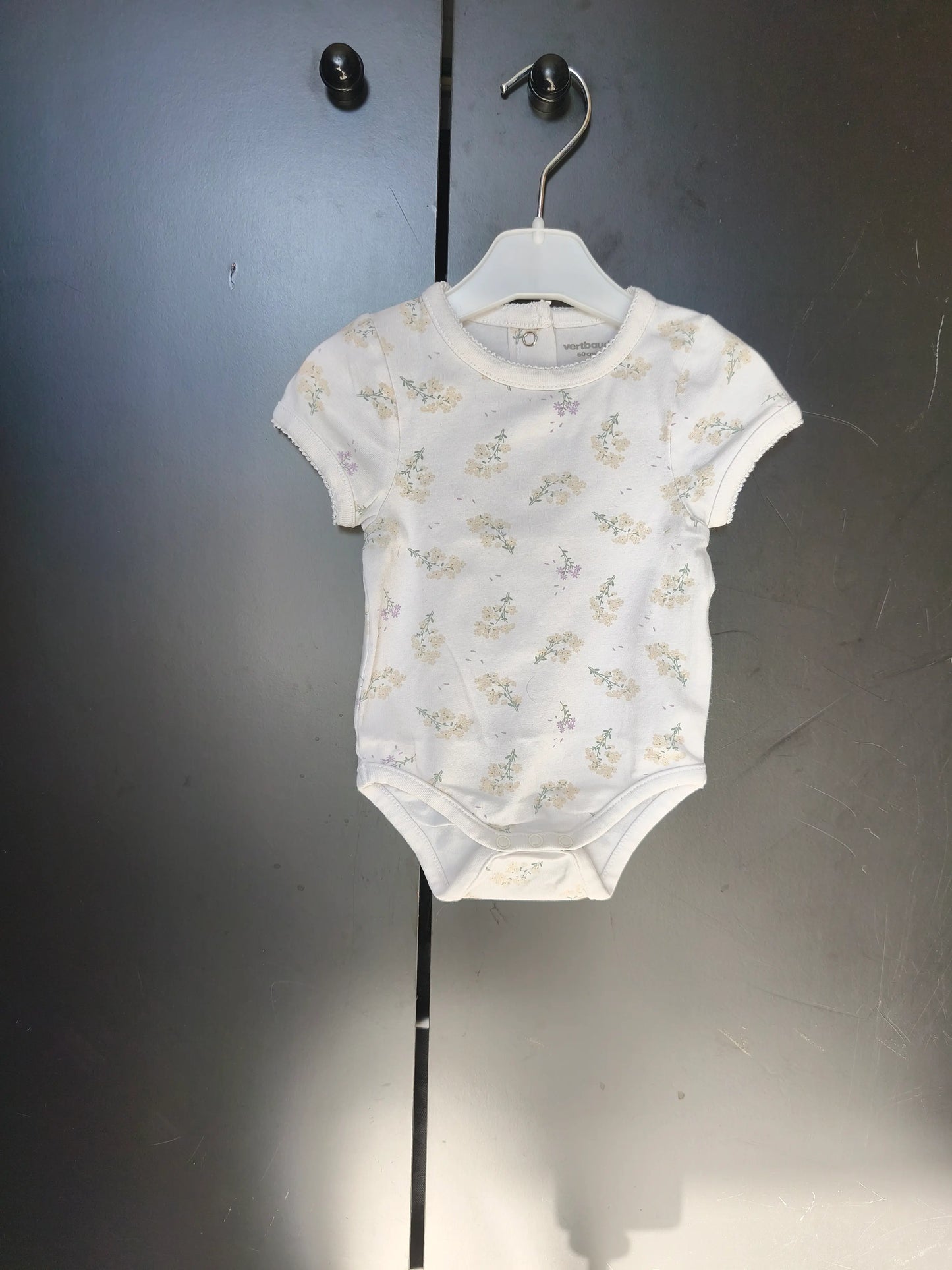 Body Blanc à Fleurs Beige et Violettes – Verbaudet – 3 Mois ref 190