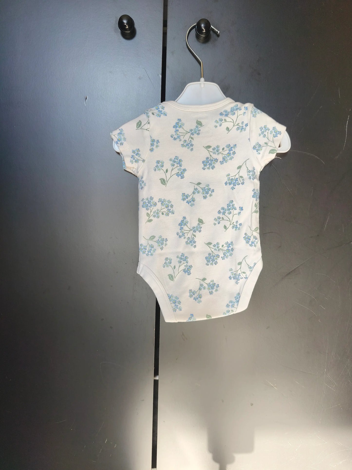 Body Blanc à Fleurs Bleues – Baby C&A – 0-1 Mois ref 187