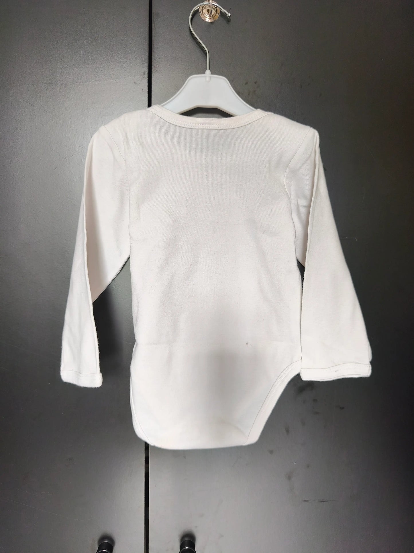 Body blanc manches longues “Trop mignonne pour dormir seule” – Bébé Rêve 24 mois ref 406