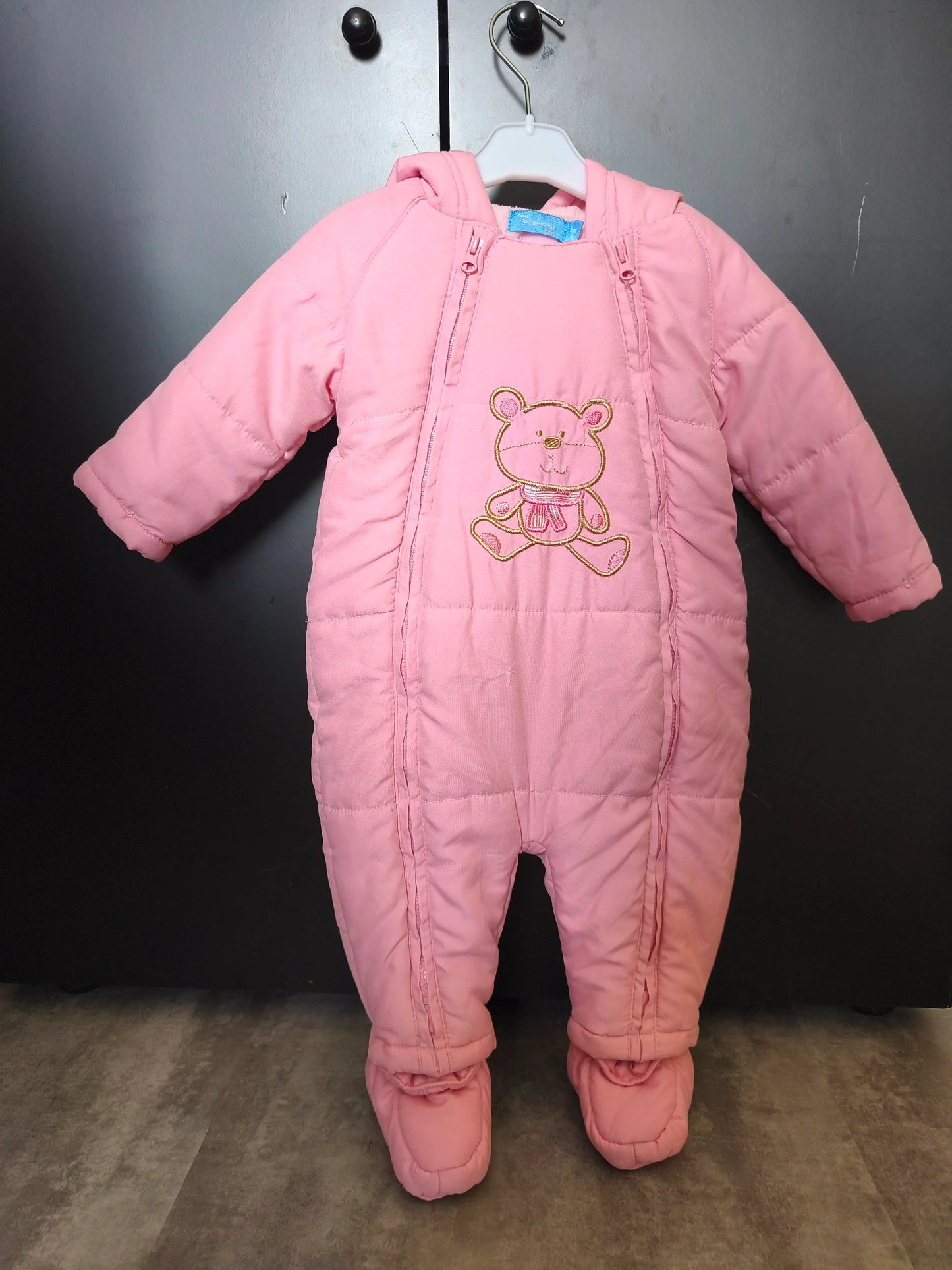 Combinaison pilote doublée moumoute – Rose broderie nounours – 9 mois ref 292