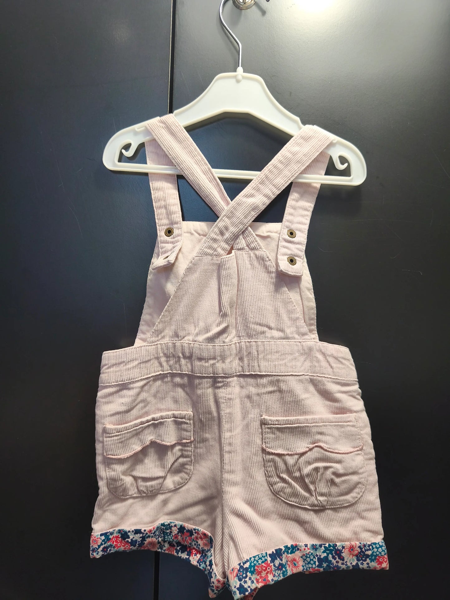 Combinaison short rose à bretelles réglables – Sergent Major 18 mois ref 363