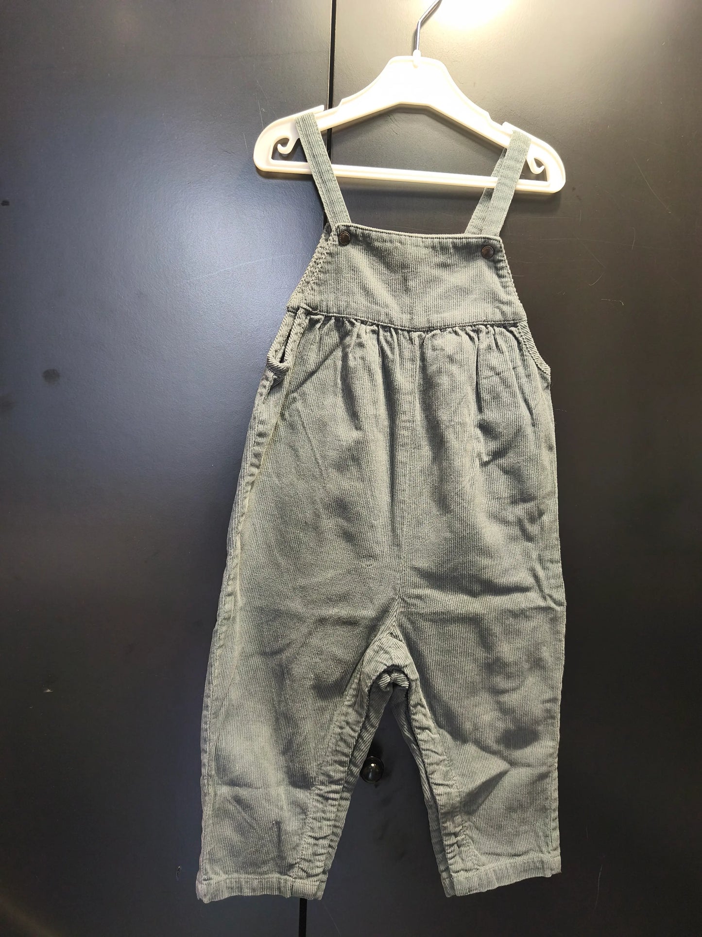 Combinaison pantalon vert côtelé à bretelles – Vertbaudet 18 mois ref 366