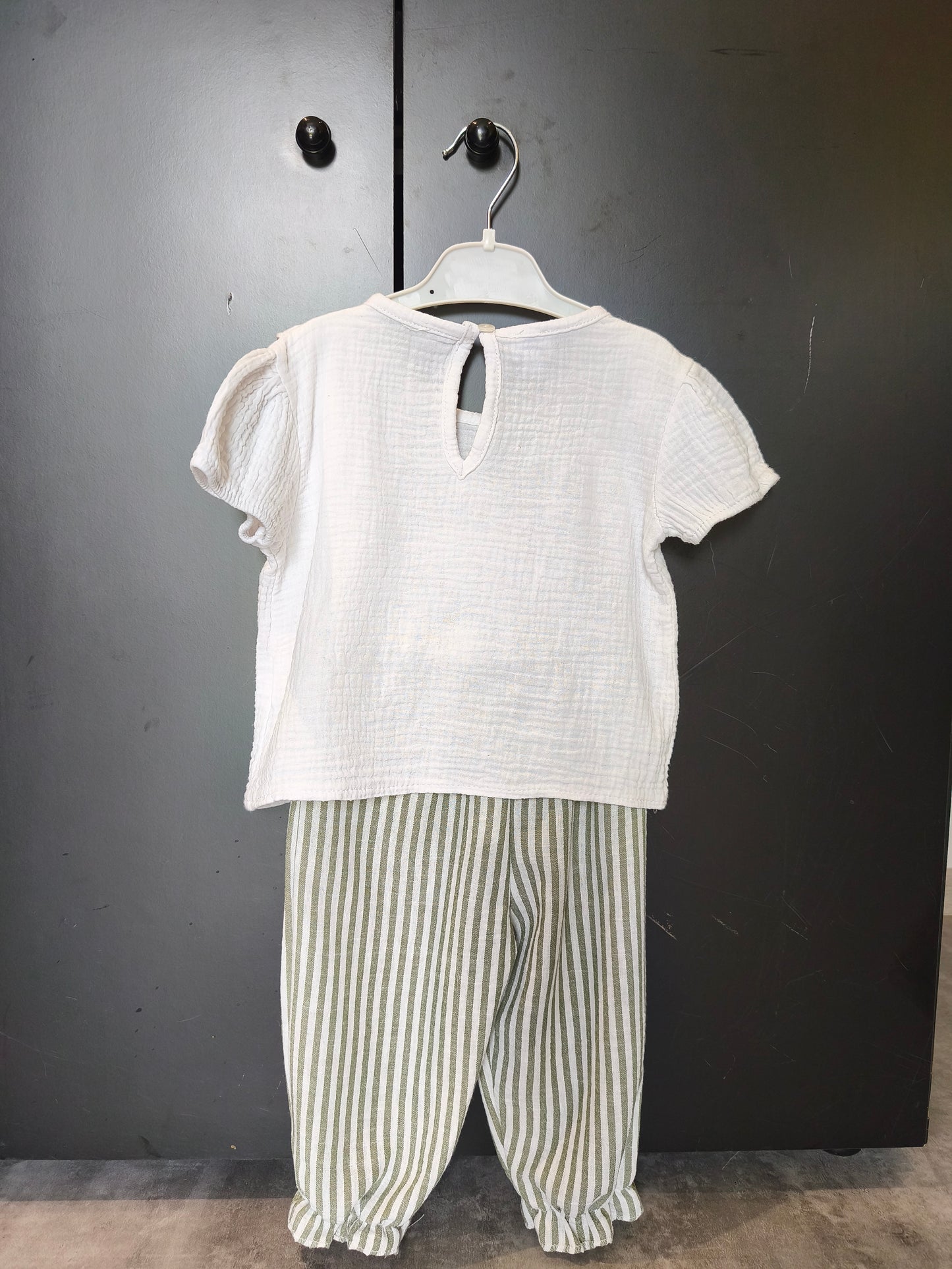 Ensemble Mots d’Enfant 24 mois – blanc et vert fleuri 🌸💚 ref 135