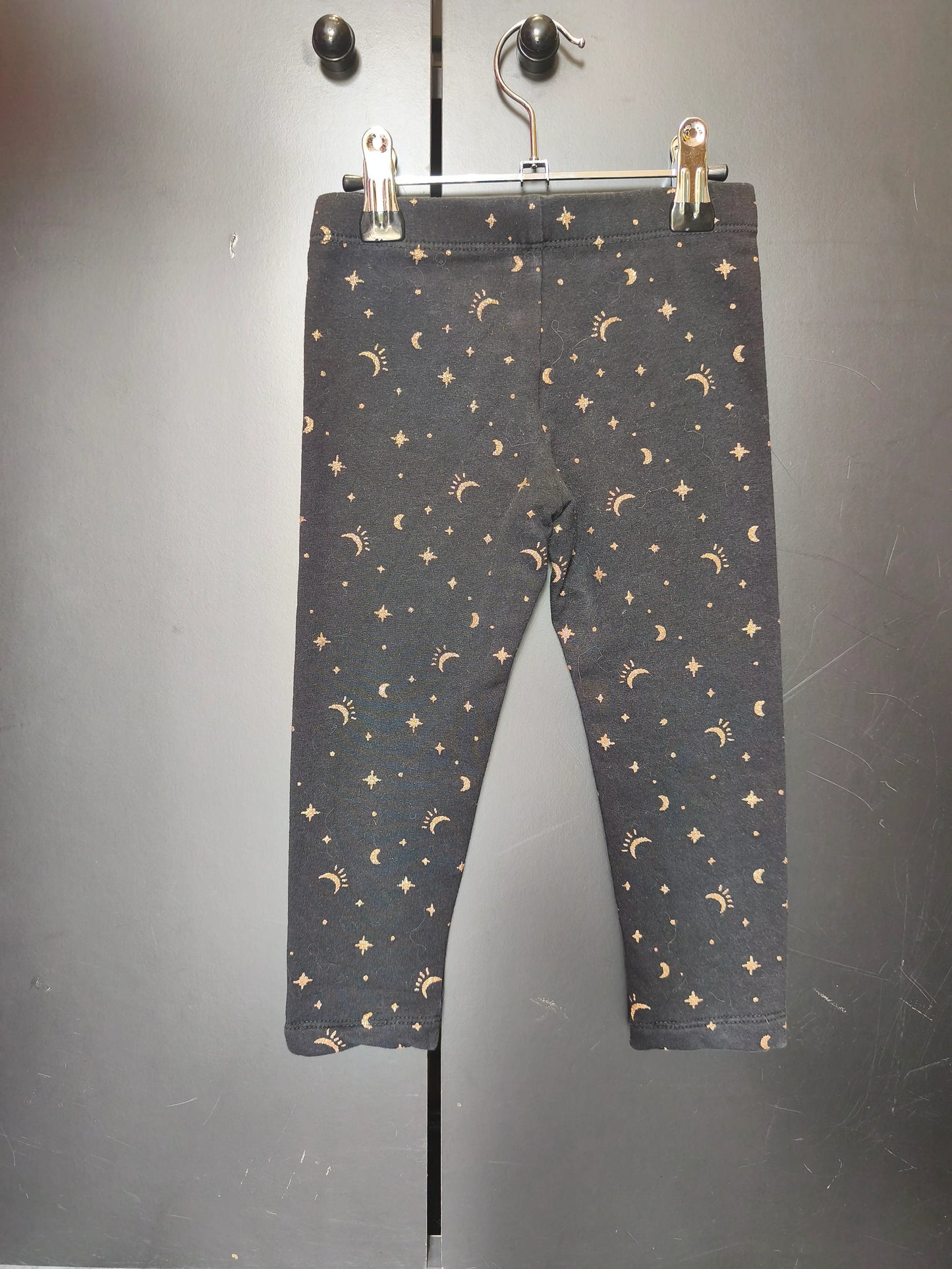 Legging hiver noir motifs lune et étoile dorée Kiabi – 3 ans ref 93
