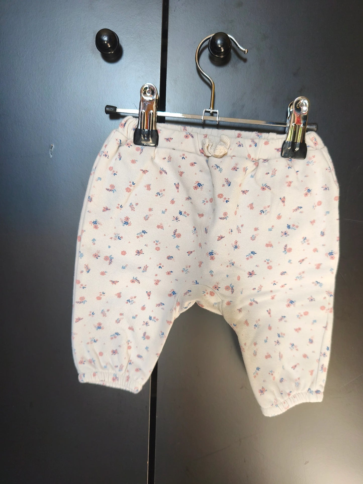 Pantalon Fleurs Roses & Bleues – Tape à l’Œil – 3 Mois ref 170