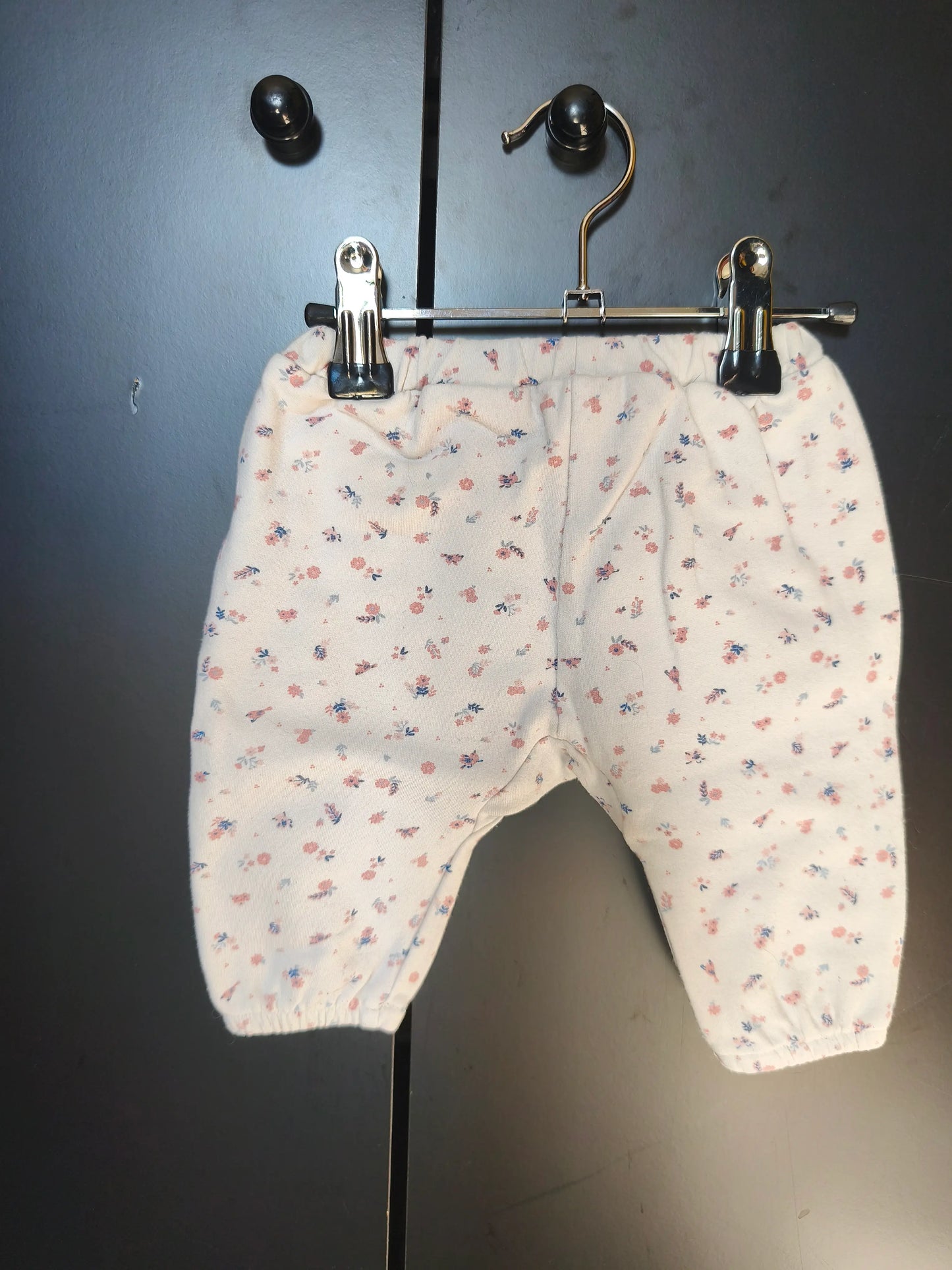 Pantalon Fleurs Roses & Bleues – Tape à l’Œil – 3 Mois ref 170