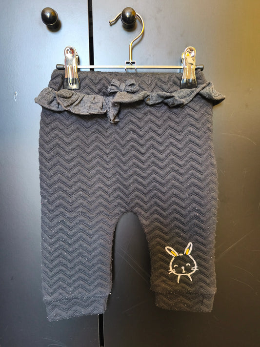 Pantalon Noir avec Lapin et Chevron – Tissaia – 6 Mois ref 244
