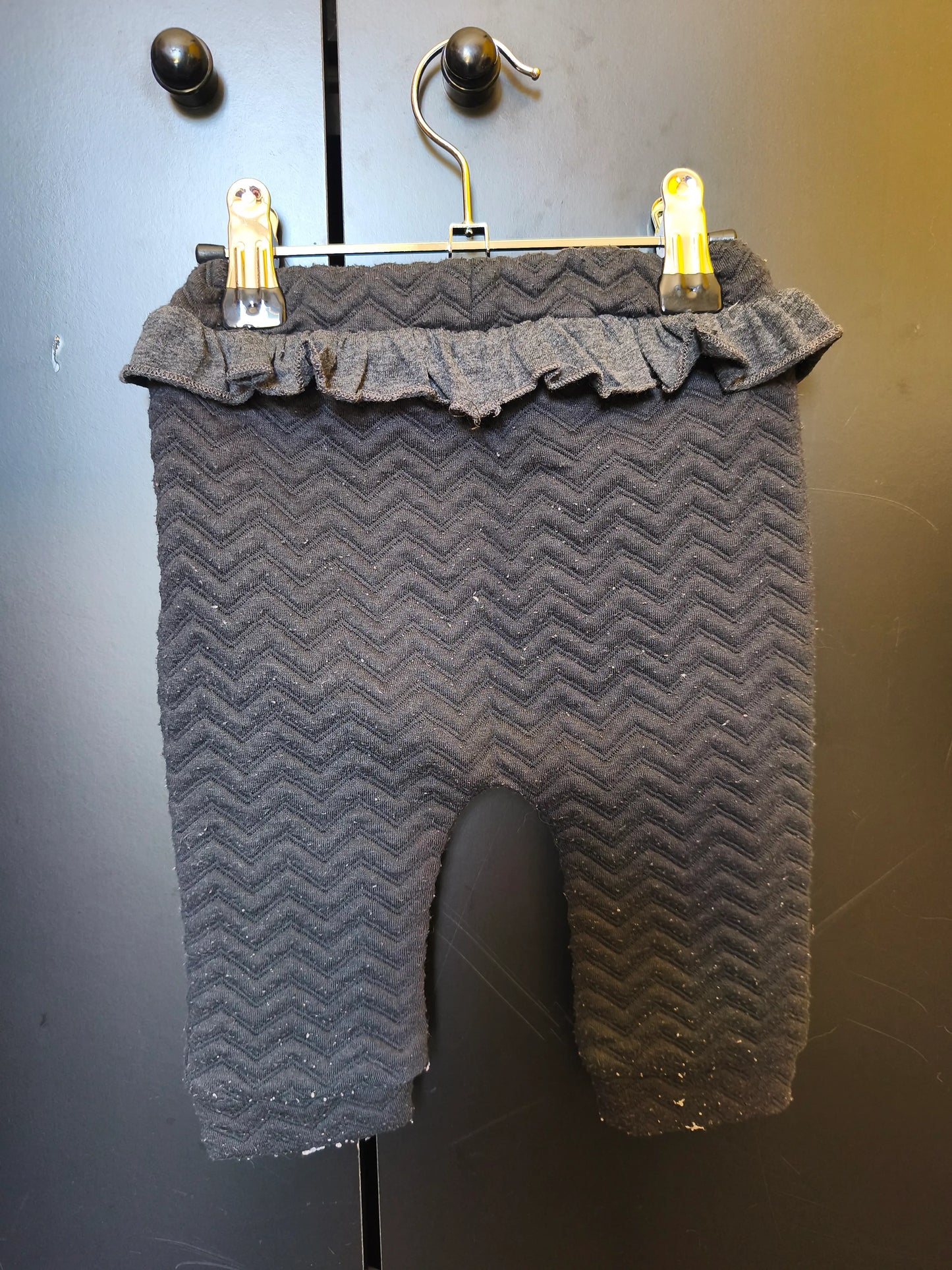 Pantalon Noir avec Lapin et Chevron – Tissaia – 6 Mois ref 244
