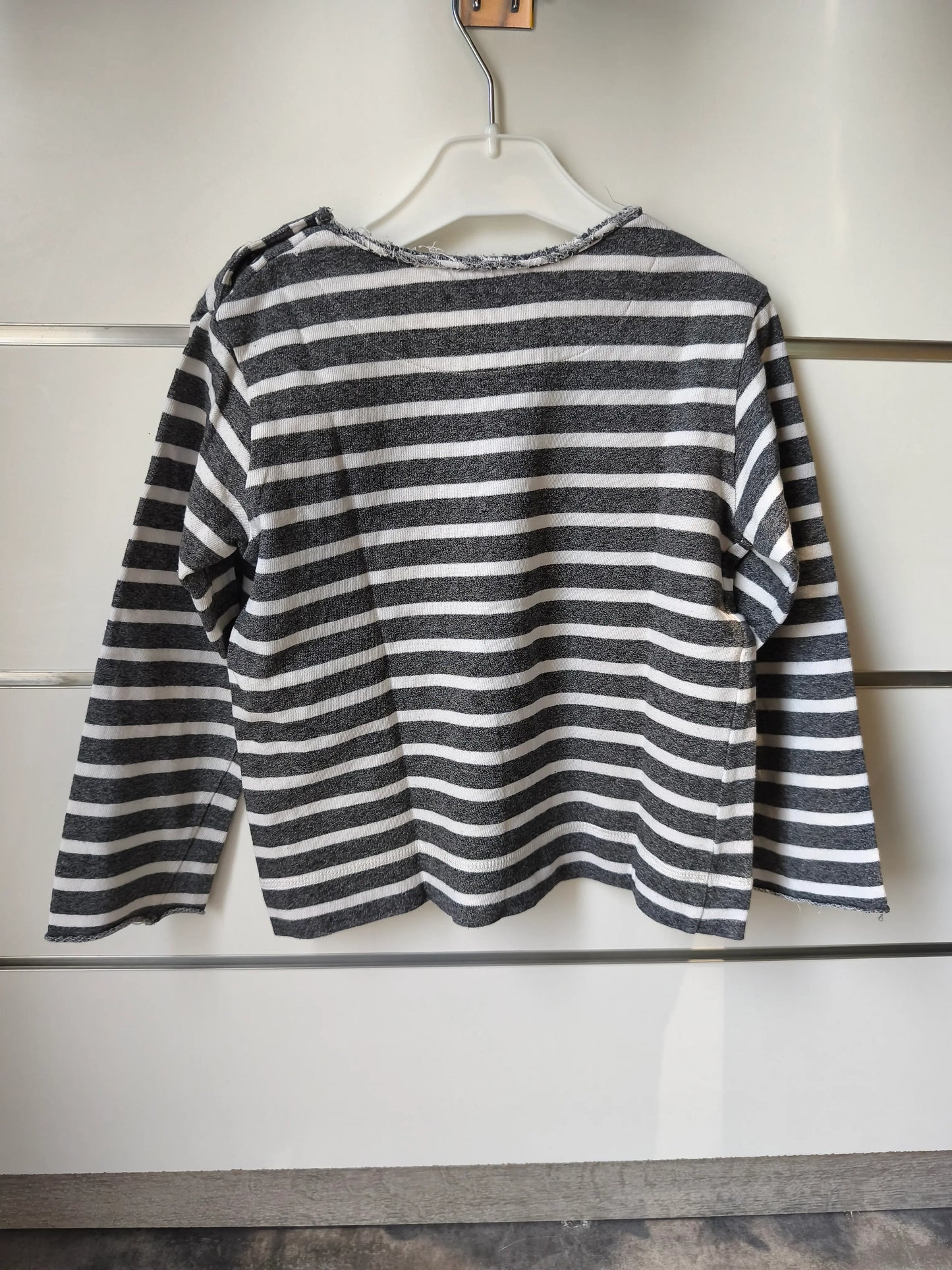 Pull Blanc et Gris “Pirate” 6 ans ref 662