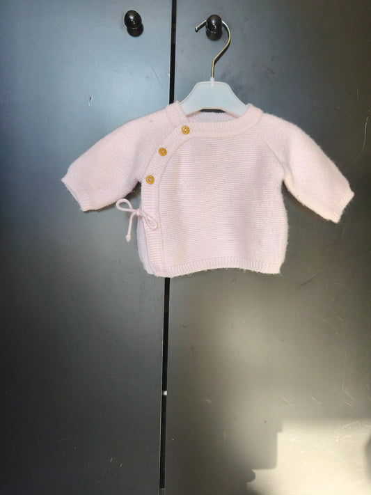 Veste Tricotée Rose – 3 Boutons & Nœud – Naissance / 3,7 kg ref 175