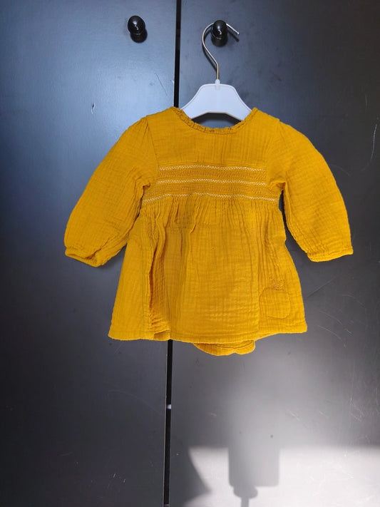 Robe Moutarde en Gaze de Coton – Broderie Pomme – Orchestra – 3 Mois ref 200