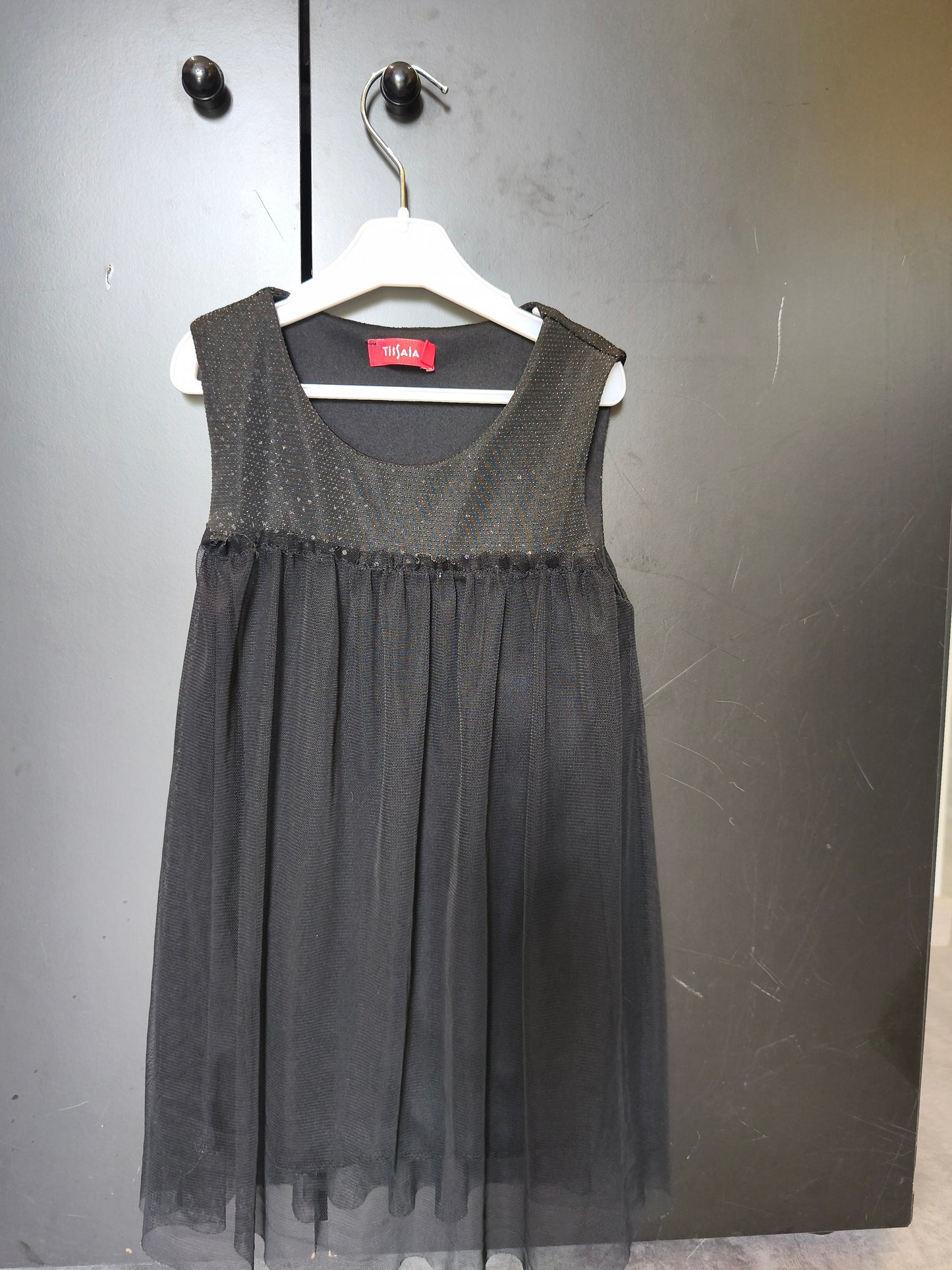 Robe noire Tissaia 3 ans – manches courtes et détails pailletés ✨🖤 ref 120