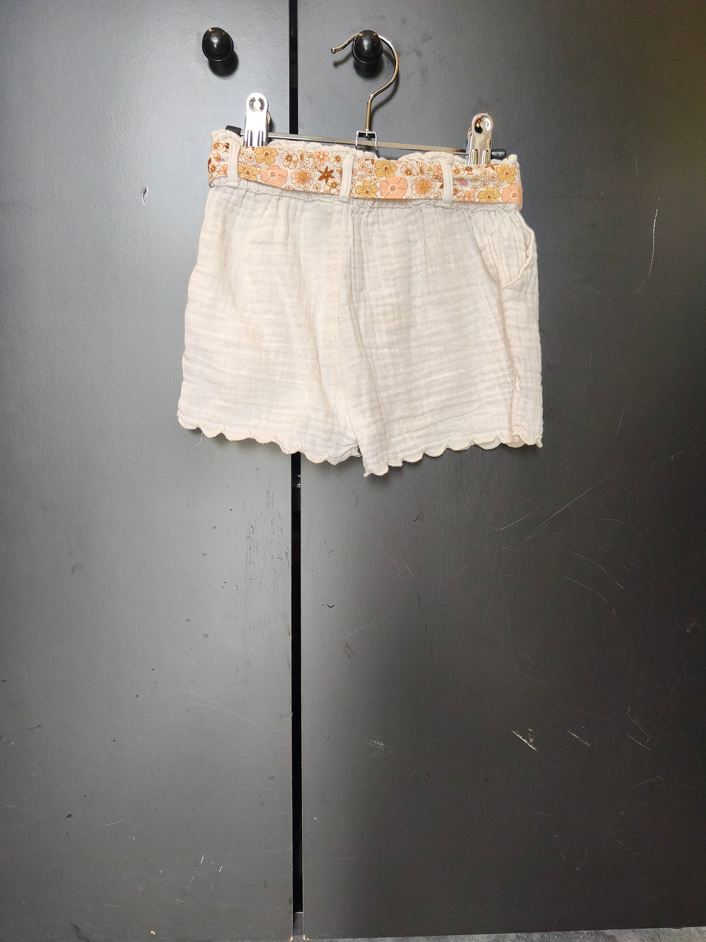 Short Verbaudet 18 mois – blanc ceinture florale 🌸🤍 ref 138