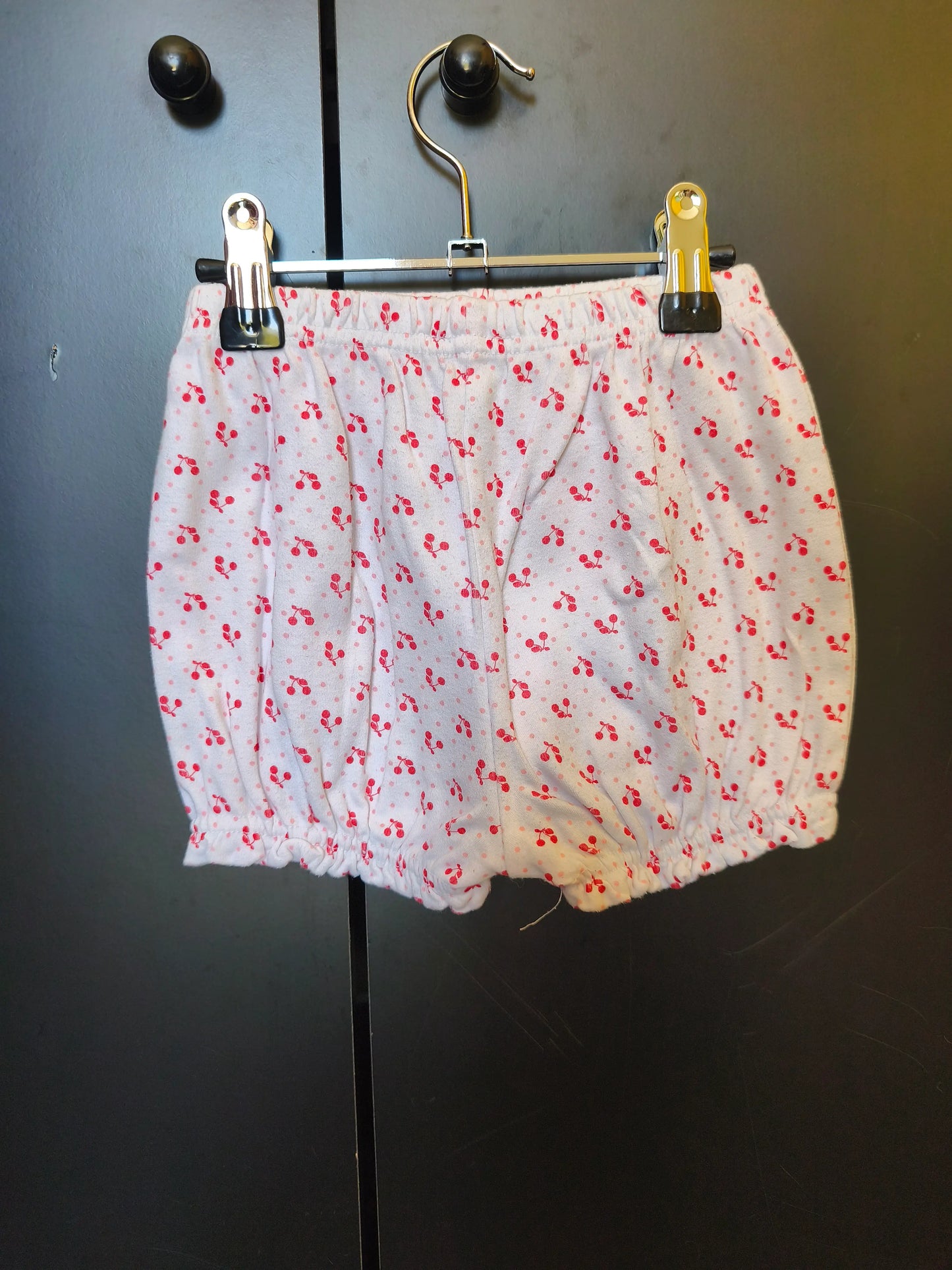 Short Blanc Motif Cerise et Pois Roses – Petit Kimbaloo – 6 Mois ref 240