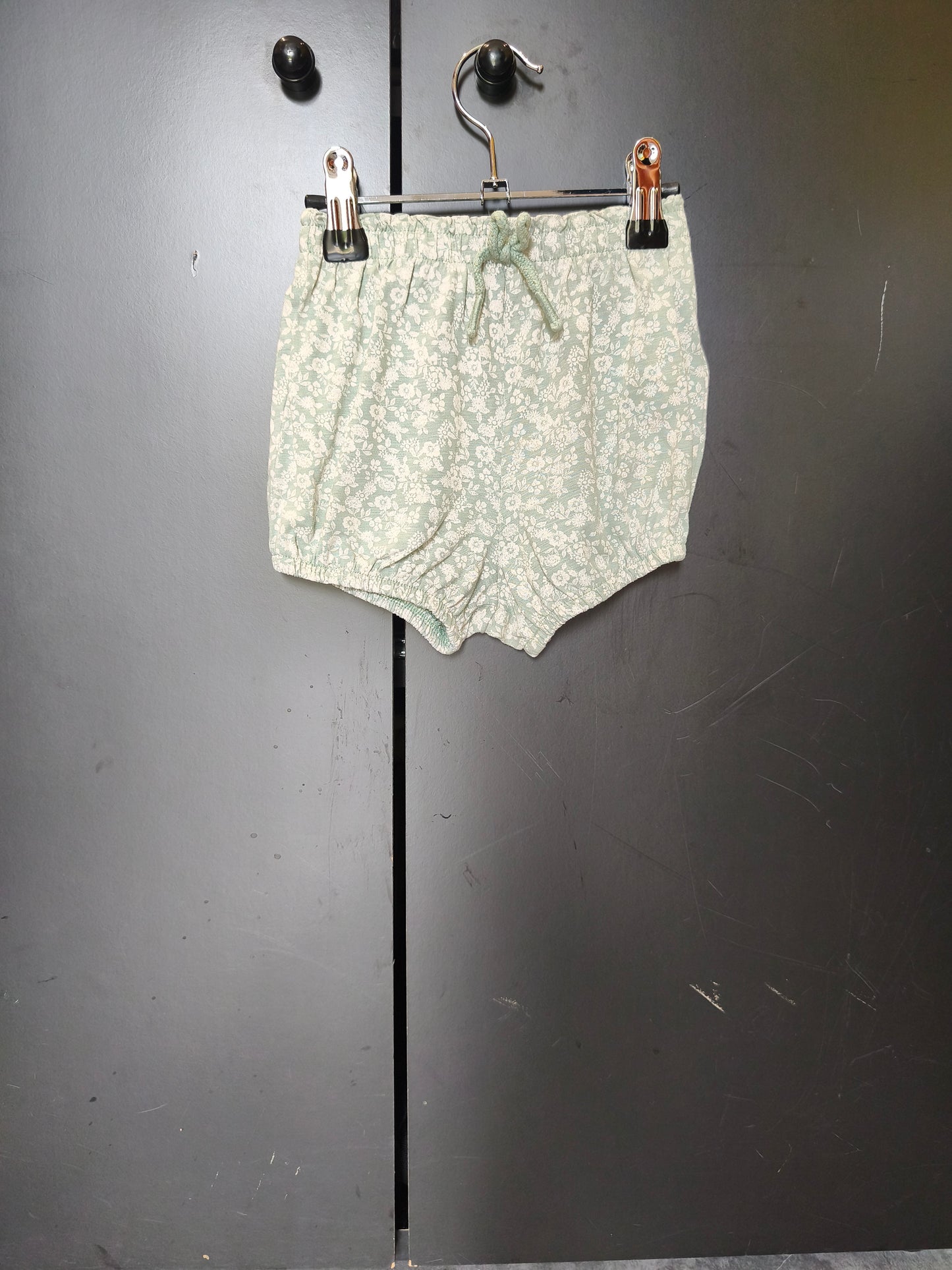 Short Verbaudet 18 mois – vert d’eau imprimé végétal 🌿💚 ref 137