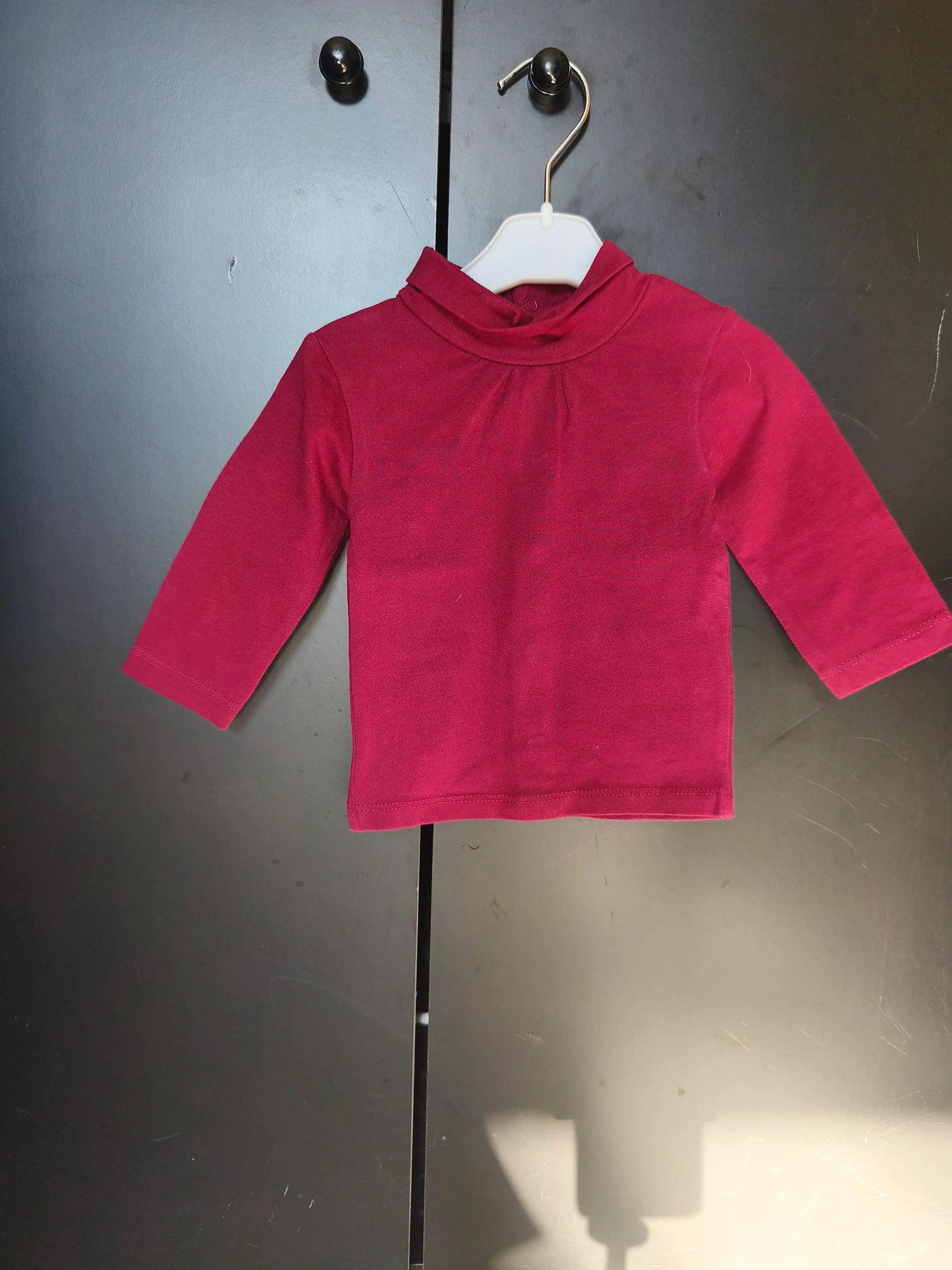 T-Shirt Col Roulé Rouge Bordeaux Uni – 3 Mois ref 180