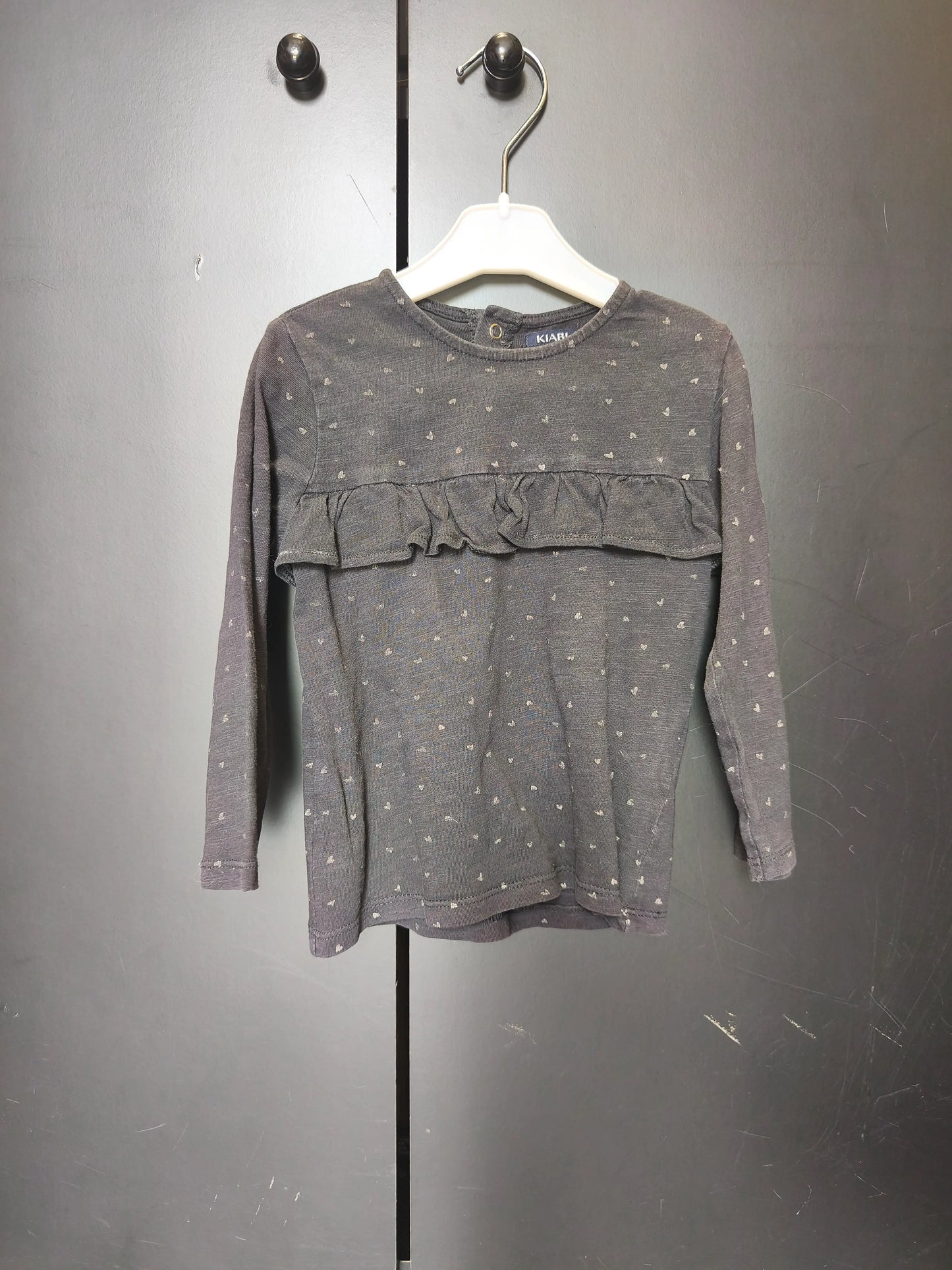 T-shirt Kiabi 24 mois - Noir, cœur argenté, volant & bouton dos ref 41