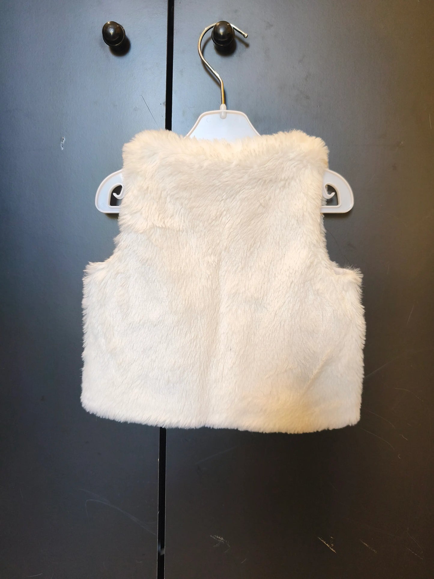 Veste cache-cœur manches courtes – Moumoute blanche – 9 mois ref 248