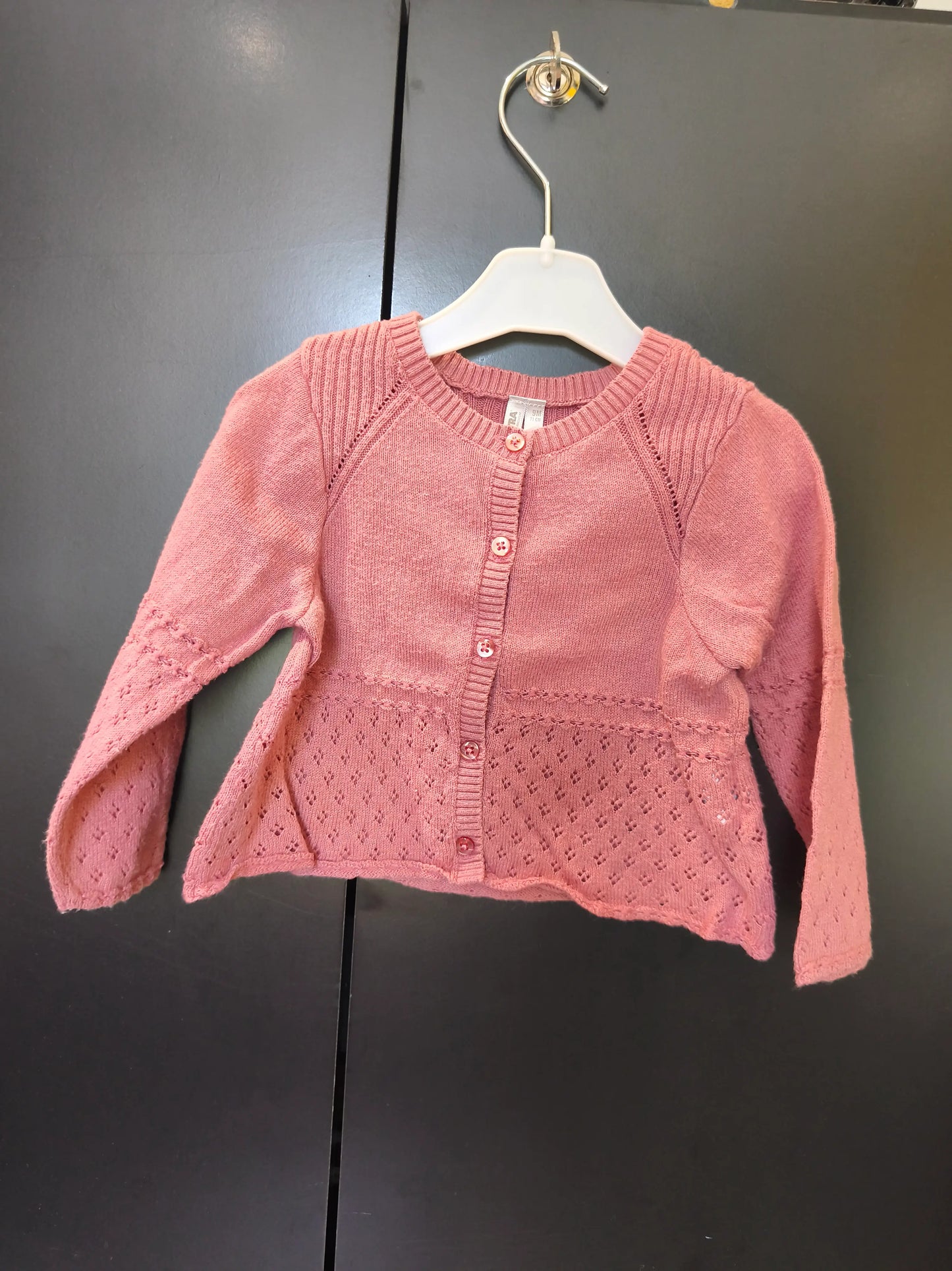 Veste Vieux Rose – Manches Longues – Maille Ajourée – Orchestra – 9 Mois ref 305