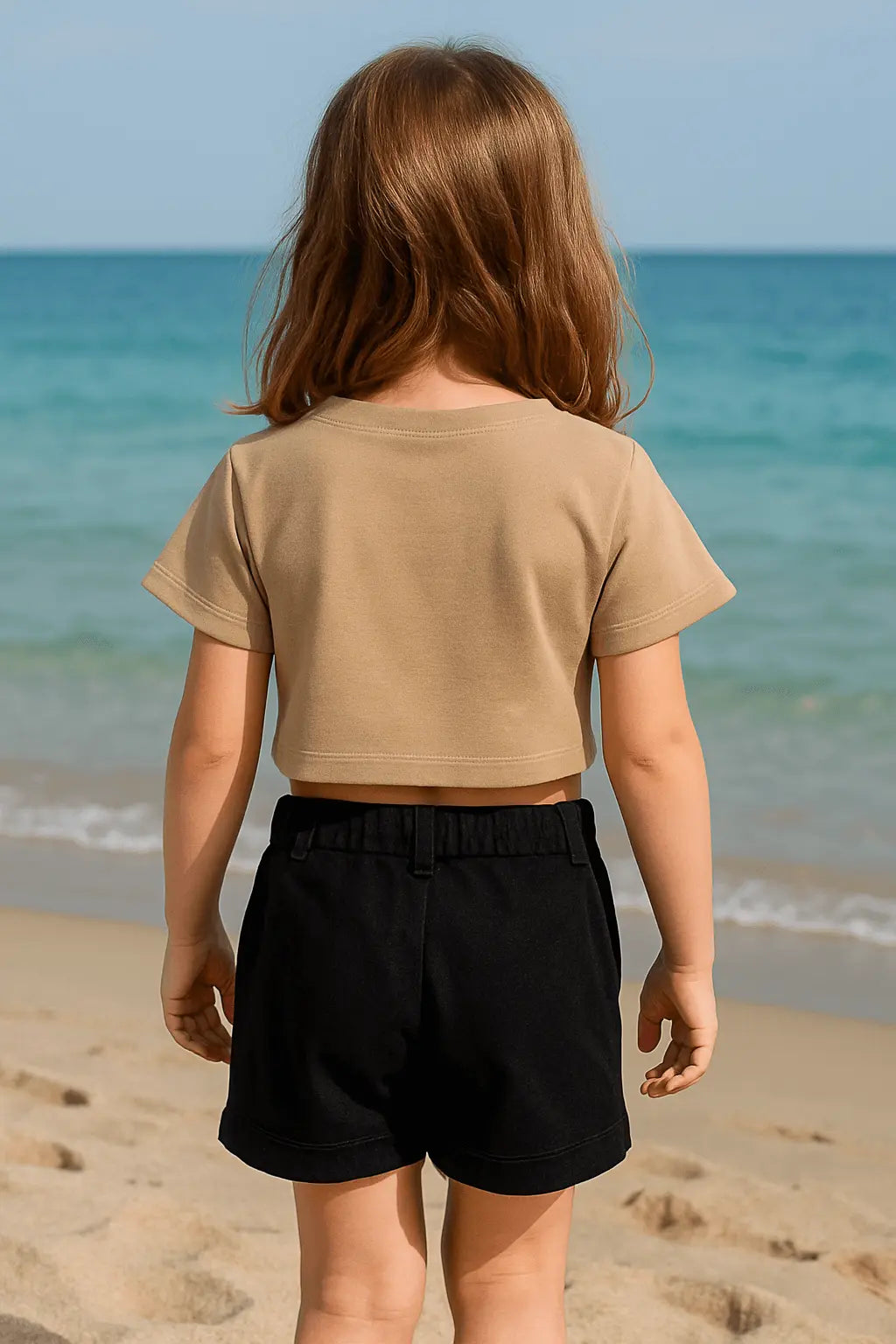 Ensemble fille 2 pièces – T-shirt crop top cœur & short noir ceinturé
