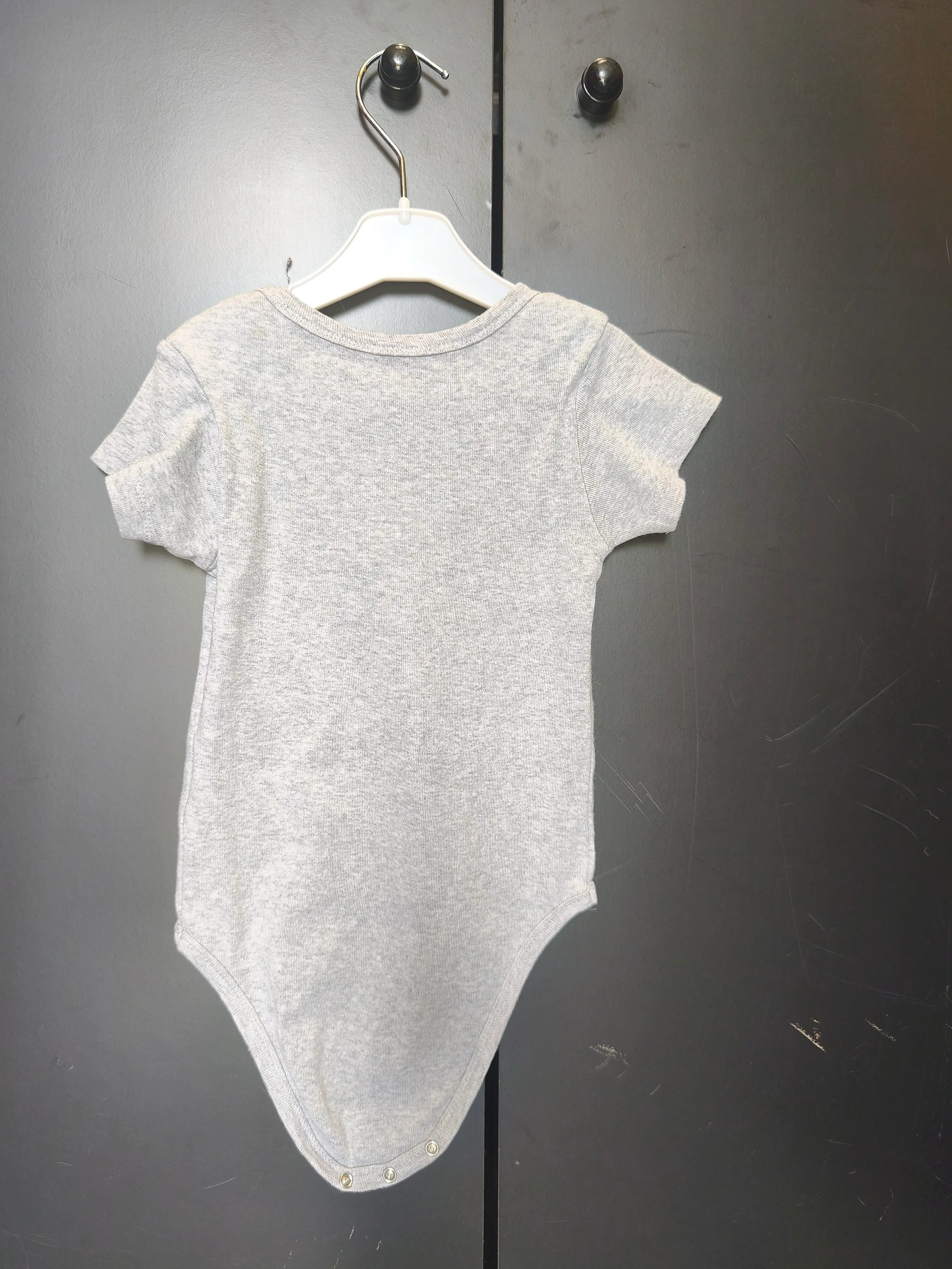 Body Mots d’Enfants 24 mois - Gris "Hello" & tipi, manches courtes, 100% coton