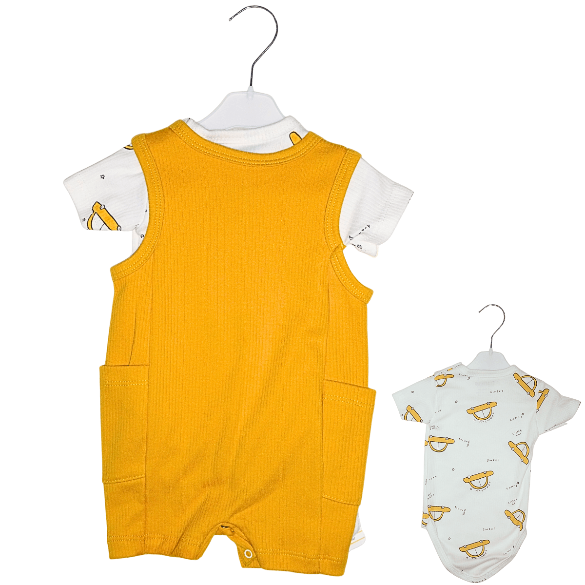 Ensemble bébé garçon 3 pièces – Combinaison moutarde, body voiture jaune, chaussettes Little Stars