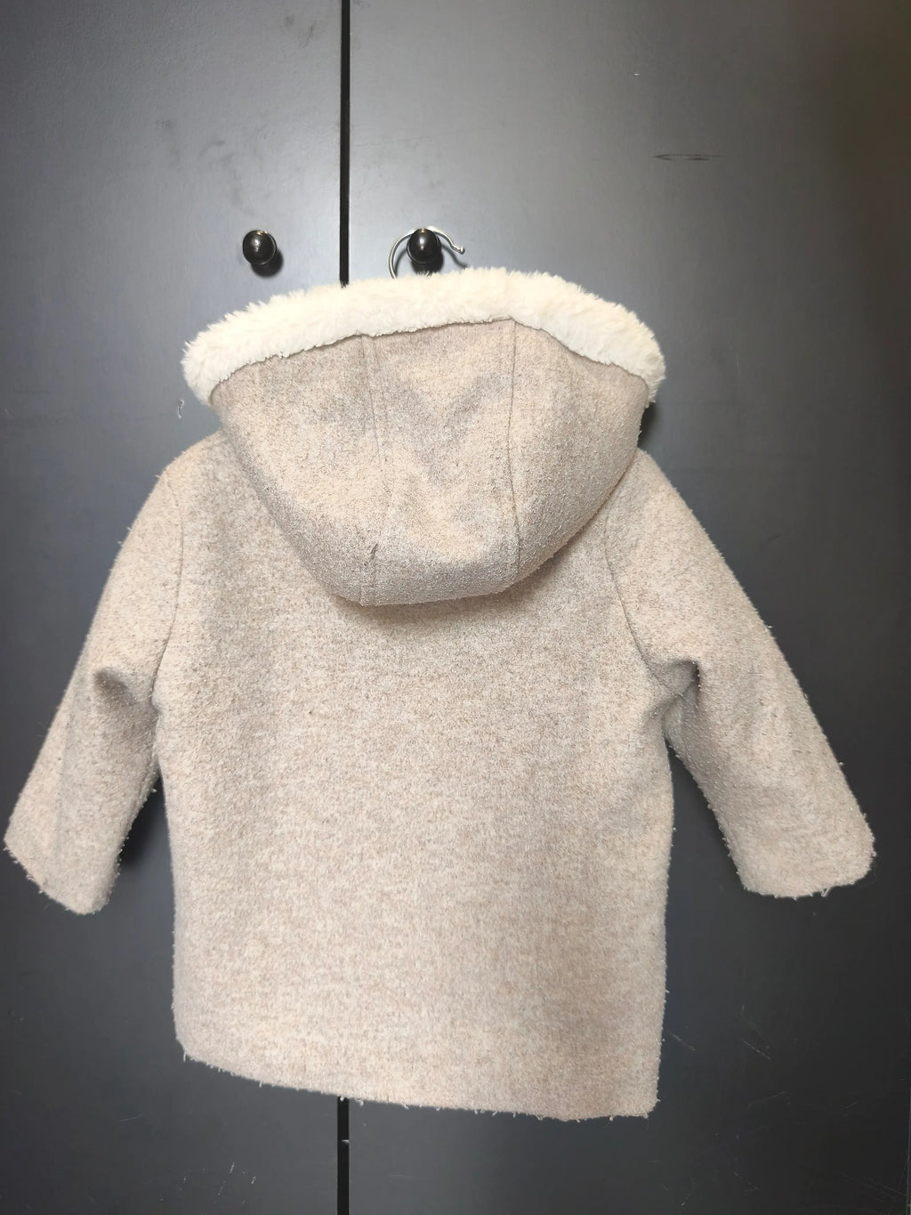 Manteau beige doublé moumoute blanche Kiabi 18 mois, capuche chaude