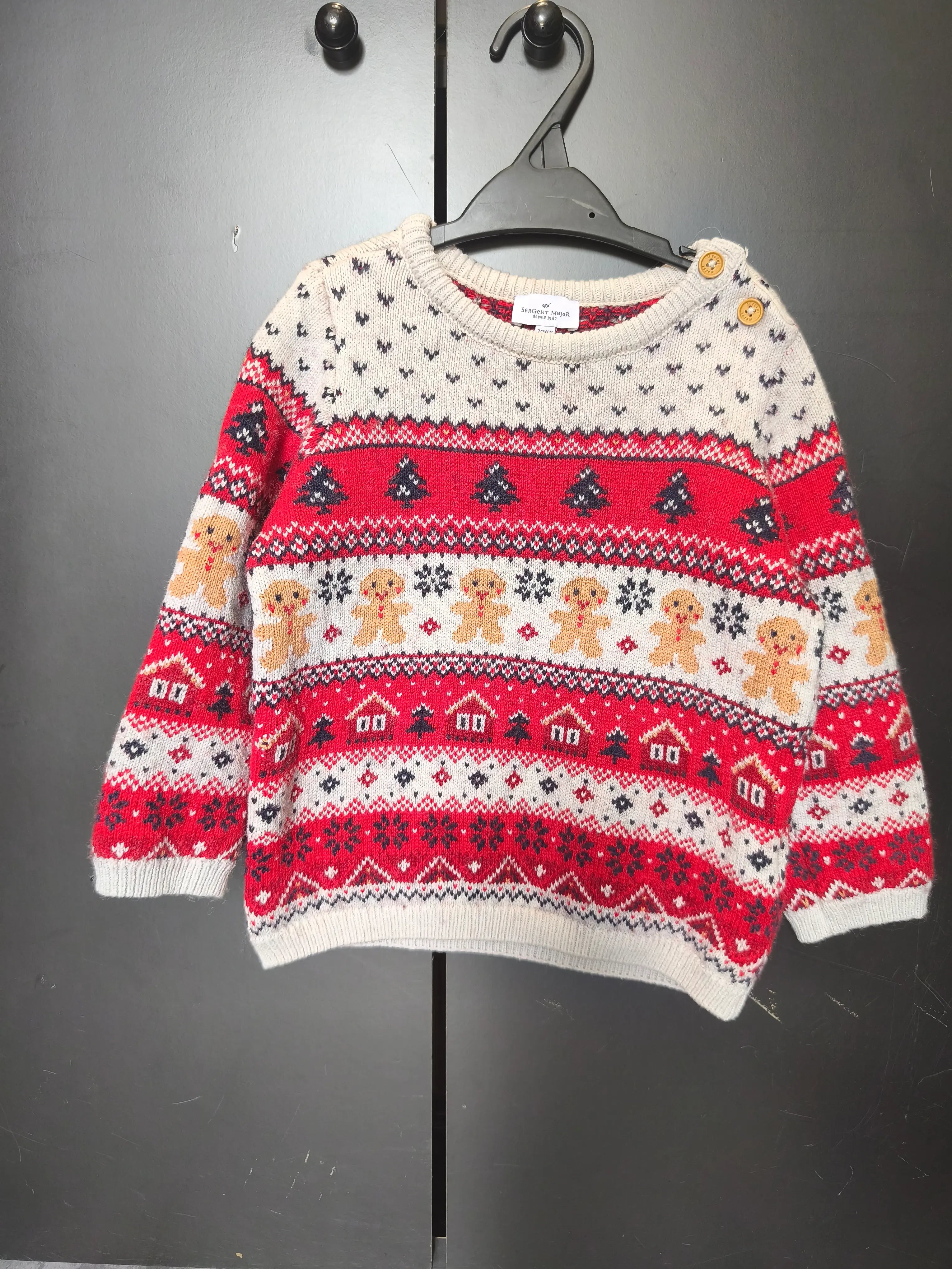 Pull de Noël Sergent Major 24 mois – Rouge & gris, rayures et pain d’épice