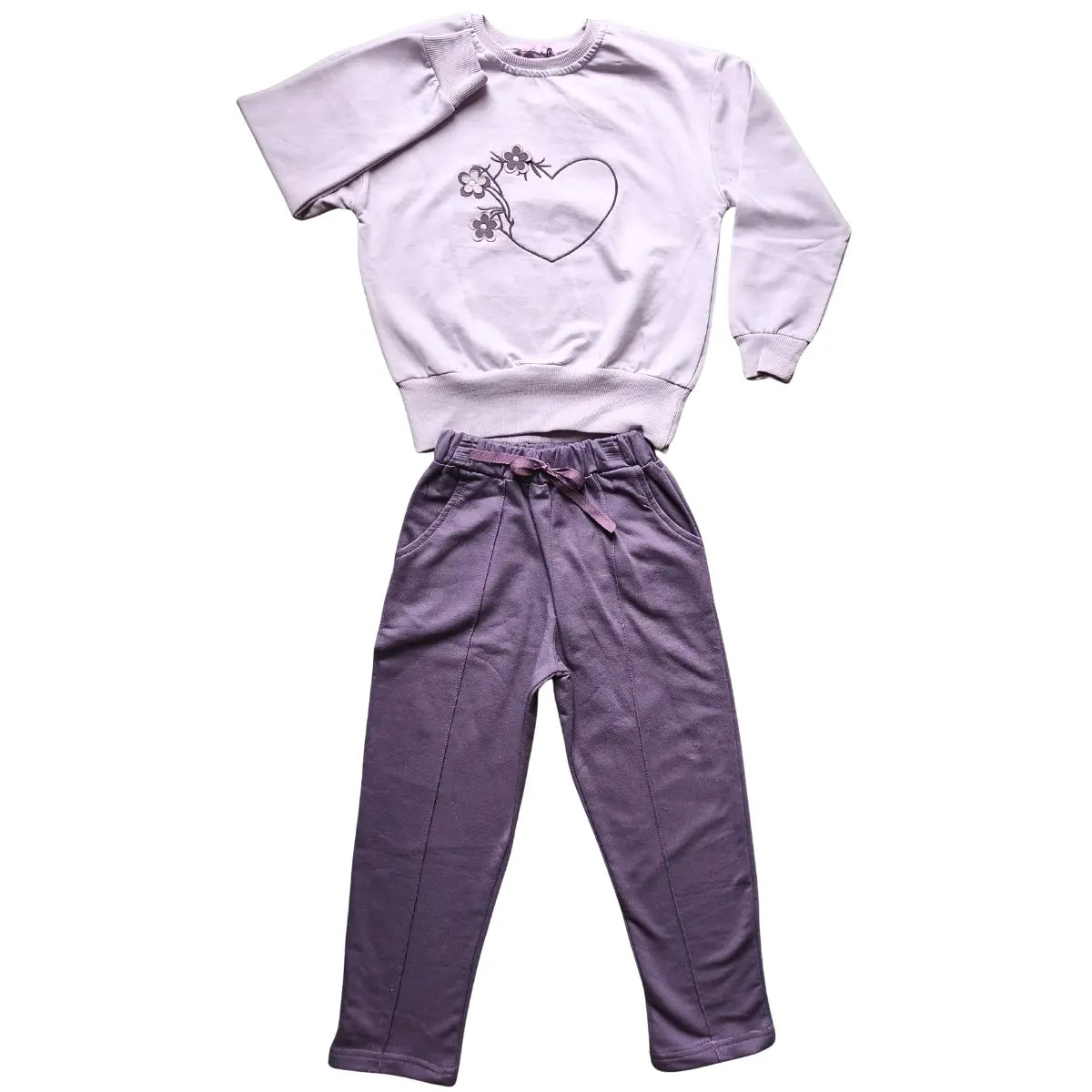 Pull cœur fleuri & pantalon violet à nœud