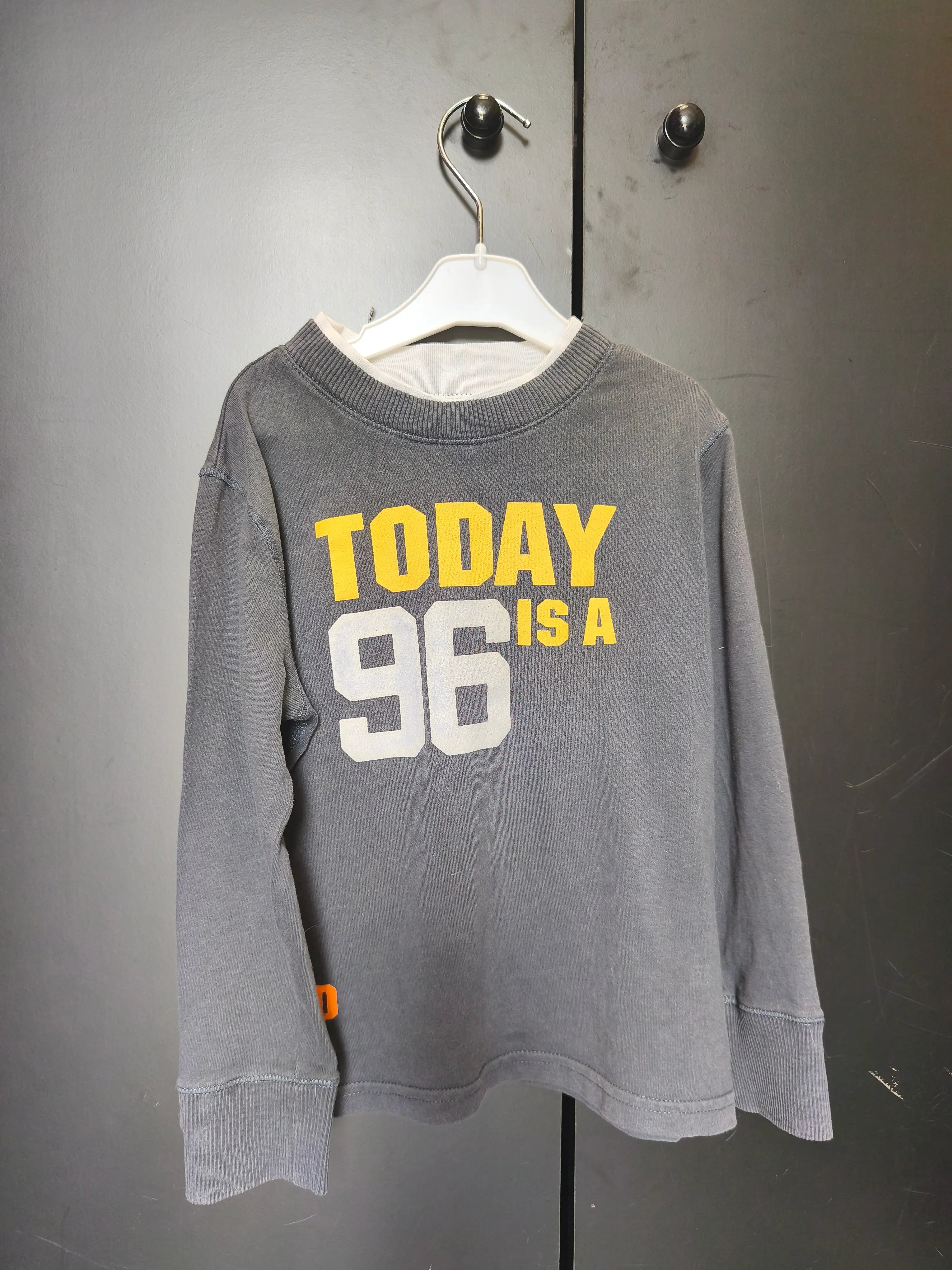 T-shirt Okaïdi 5 ans - Gris manches longues "Today is a 96", double col rond