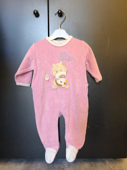 Grenouillère Rose Brodée “1 Câlin, 2 Câlins” – 6 Mois ref 212