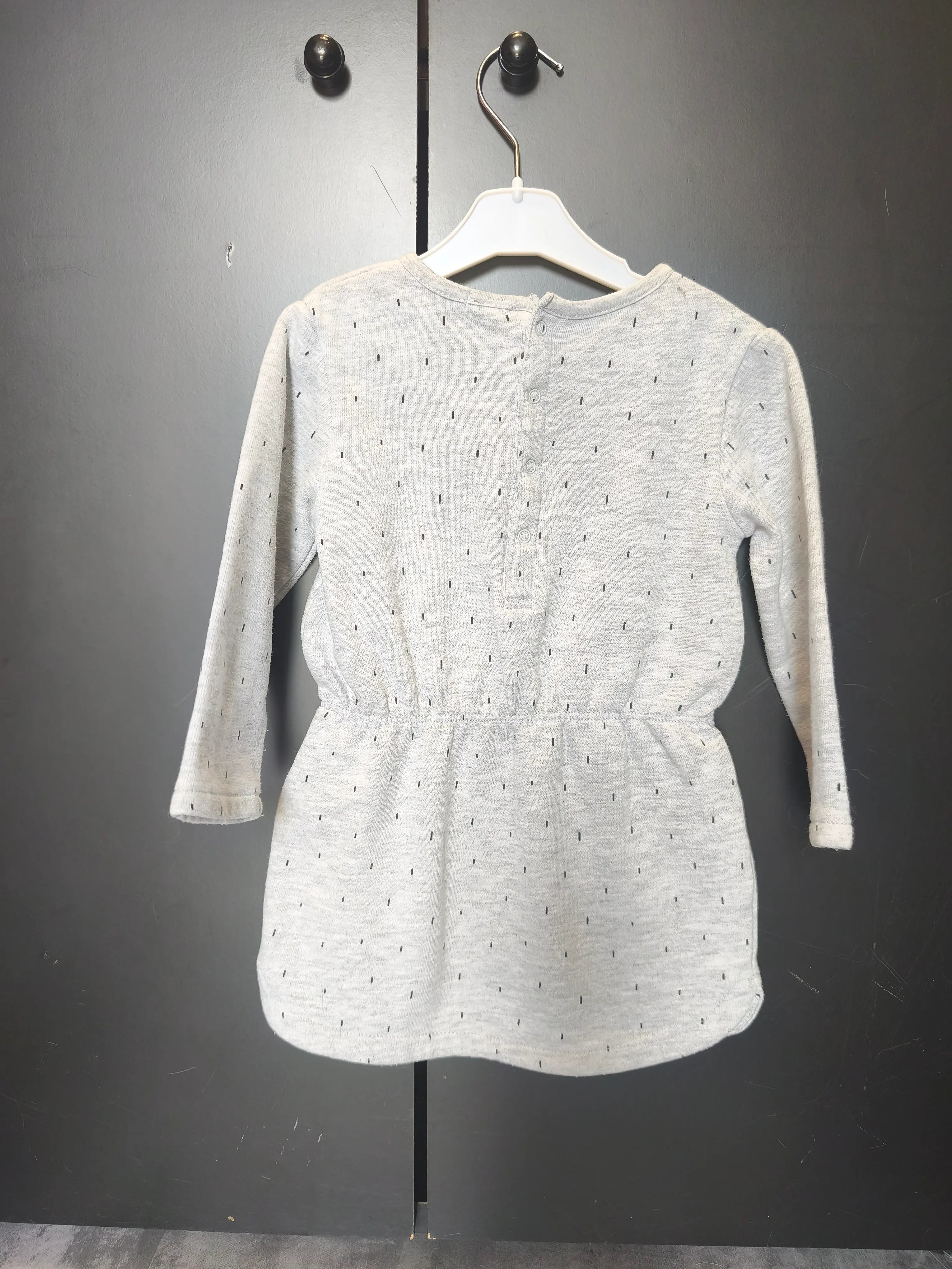 Robe Kiabi 24 mois - Grise à pois noirs avec cœur brodé et nœud