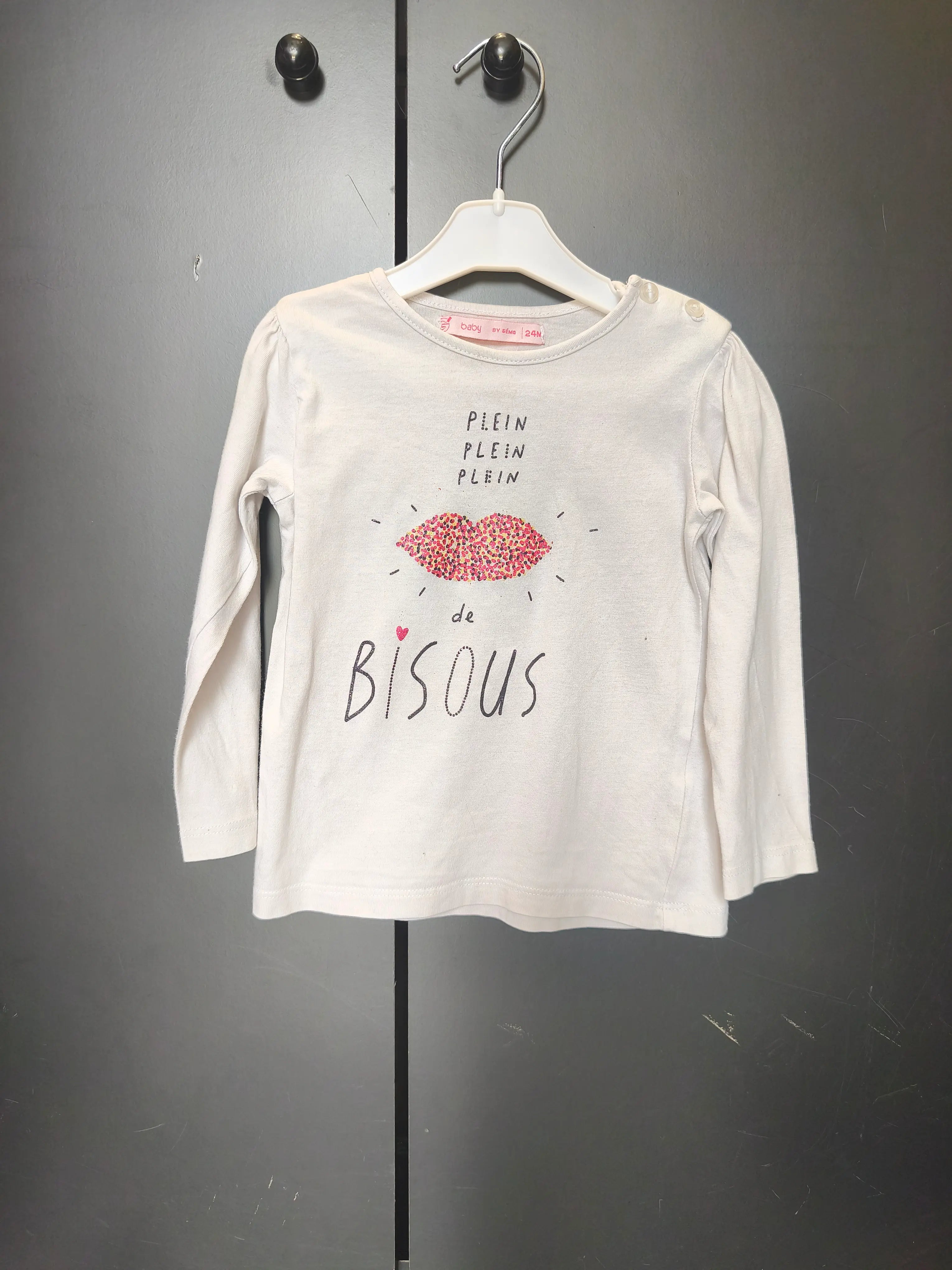 T-shirt Gémo 24 mois - Blanc, message "pleins de bisous" & bouton à l'épaule